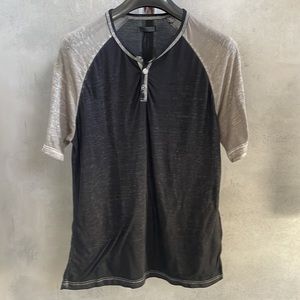 Men’s short sleeve henley, size L